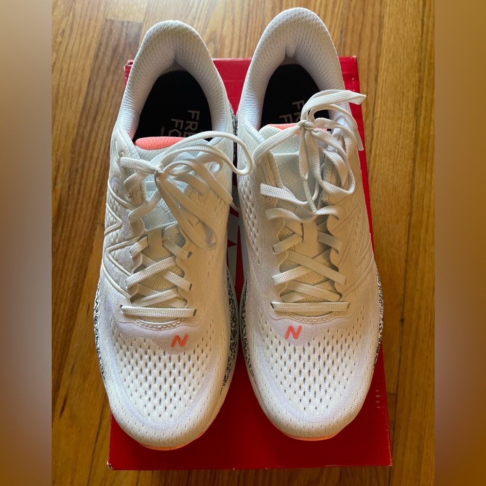 *SOLD* Size 9  Women's - New Balance Fresh Foam X 880v13 White Pink - W880v13
